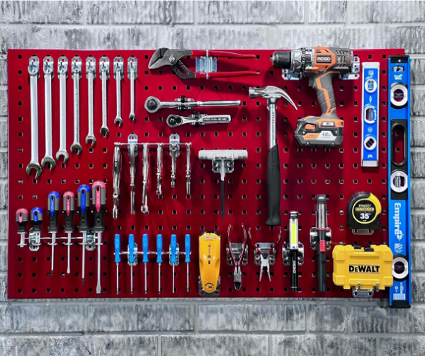 TOOL HANGING PEGBOARD